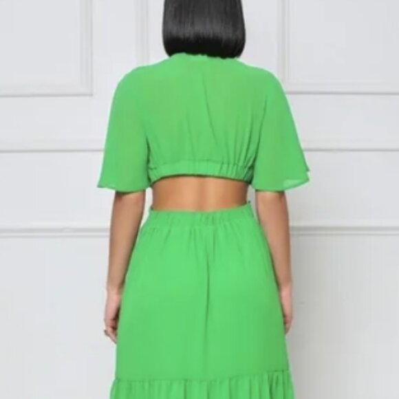 Elegant Green V-Neck Dress - Picture 3 of 4